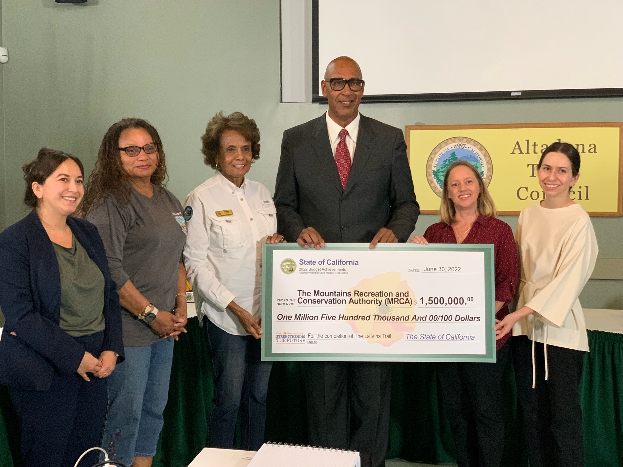 Asm. Holden presents budget check to Altadena Town Council